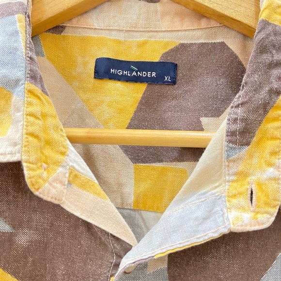 Highlander Collared Geometric Print Button Down Shirt slim fit - Picture 3 of 5